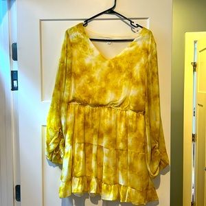 Size large white and yellow dress only tried on never worn
